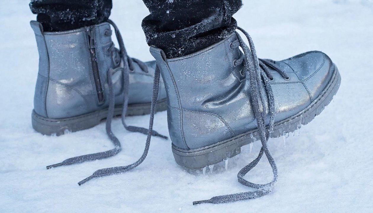 Обувь на шнурках ИИ GigaChat (18+)