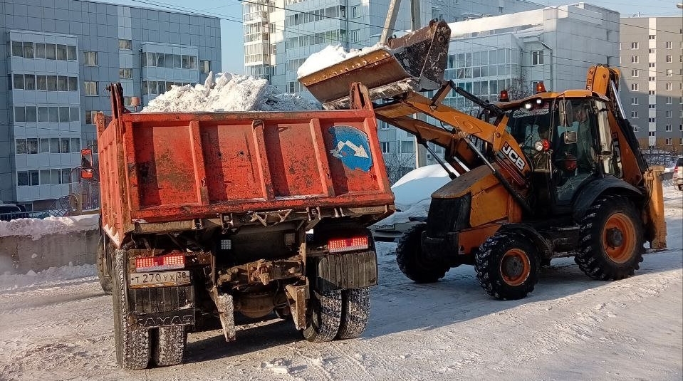 Почти 6 тысяч тонн снега вывезли с дорог Иркутска за выходные Тг-канал (18+) мэра Иркутска Руслана Болотова