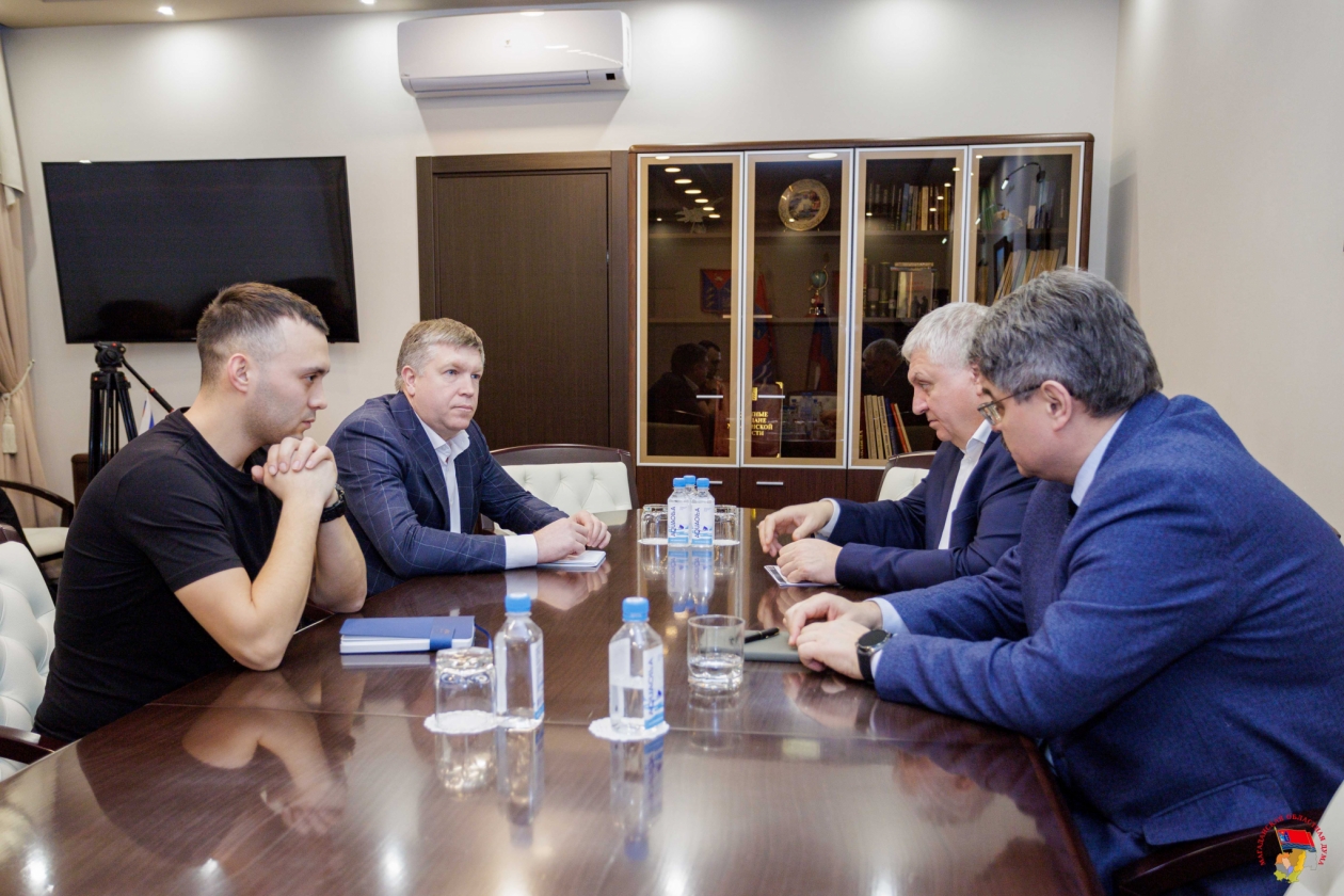 Анатолий Широков провел рабочую встречу с участником программы &quotСВОи Герои 49&quot Юрием Лобановым Источник