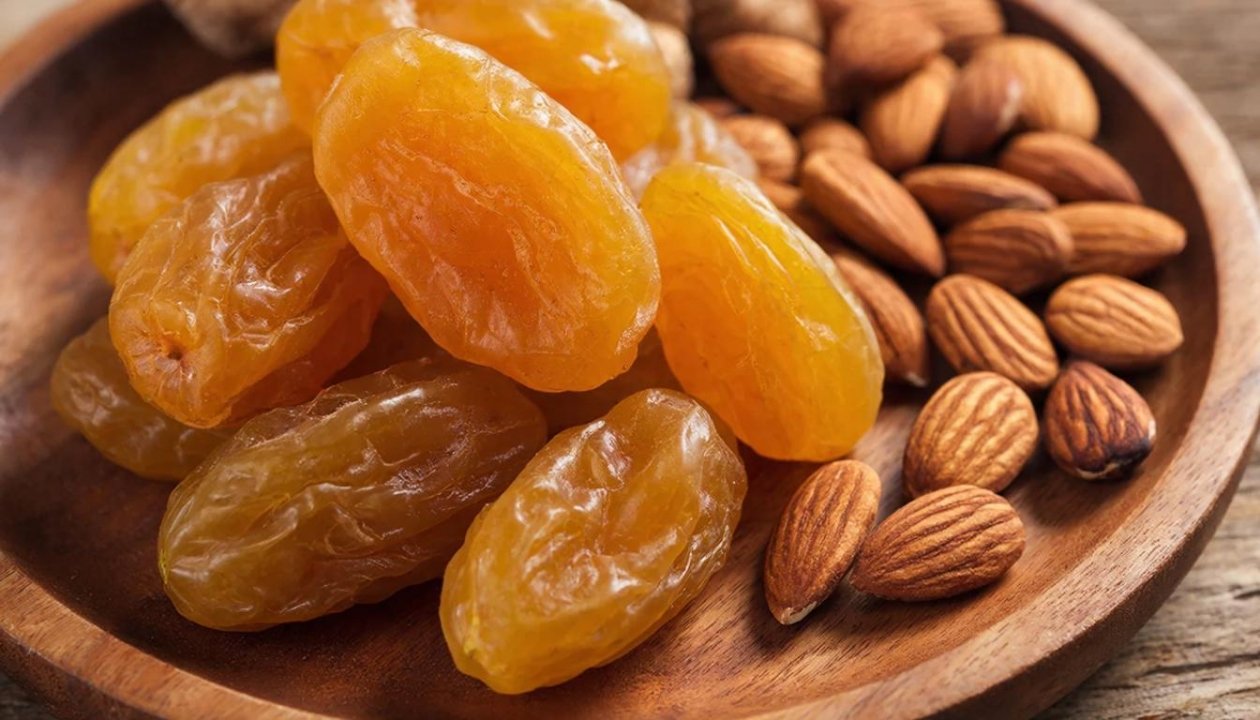 Миндаль и курага помогут избавиться от раздражительности в холодные февральские вечера ИИ GigaChat (18+)