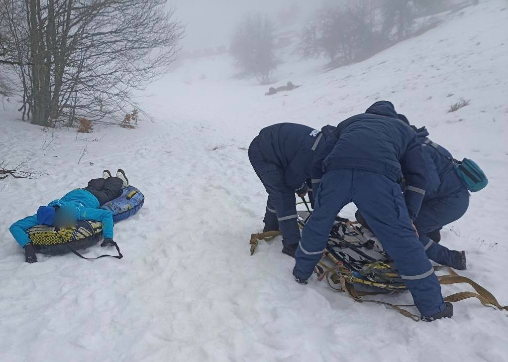 Туристки пострадали во время катания на ватрушках ГУ МЧС России по Крыму