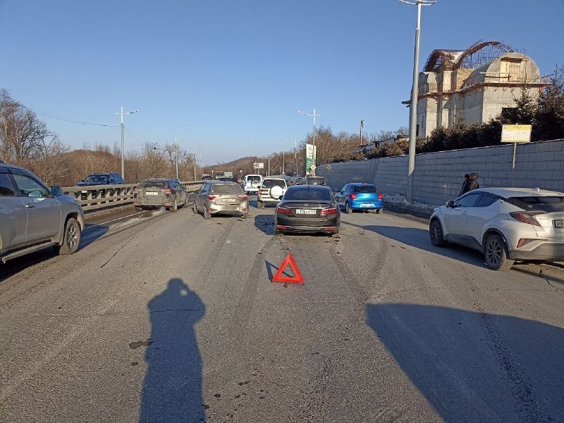 Три человека пострадали в ДТП с участием трёх автомобилей во Владивостоке пресс-служба УМВД России по Приморскому краю