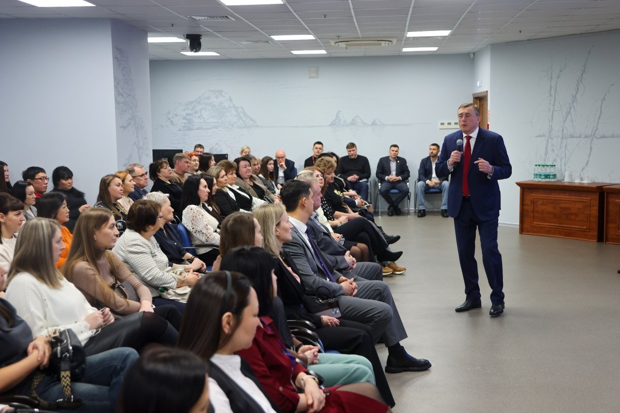 Лимаренко обсудил инициативы южносахалинцев с волонтерами регионального проекта пресс-служба правительства Сахалинской области