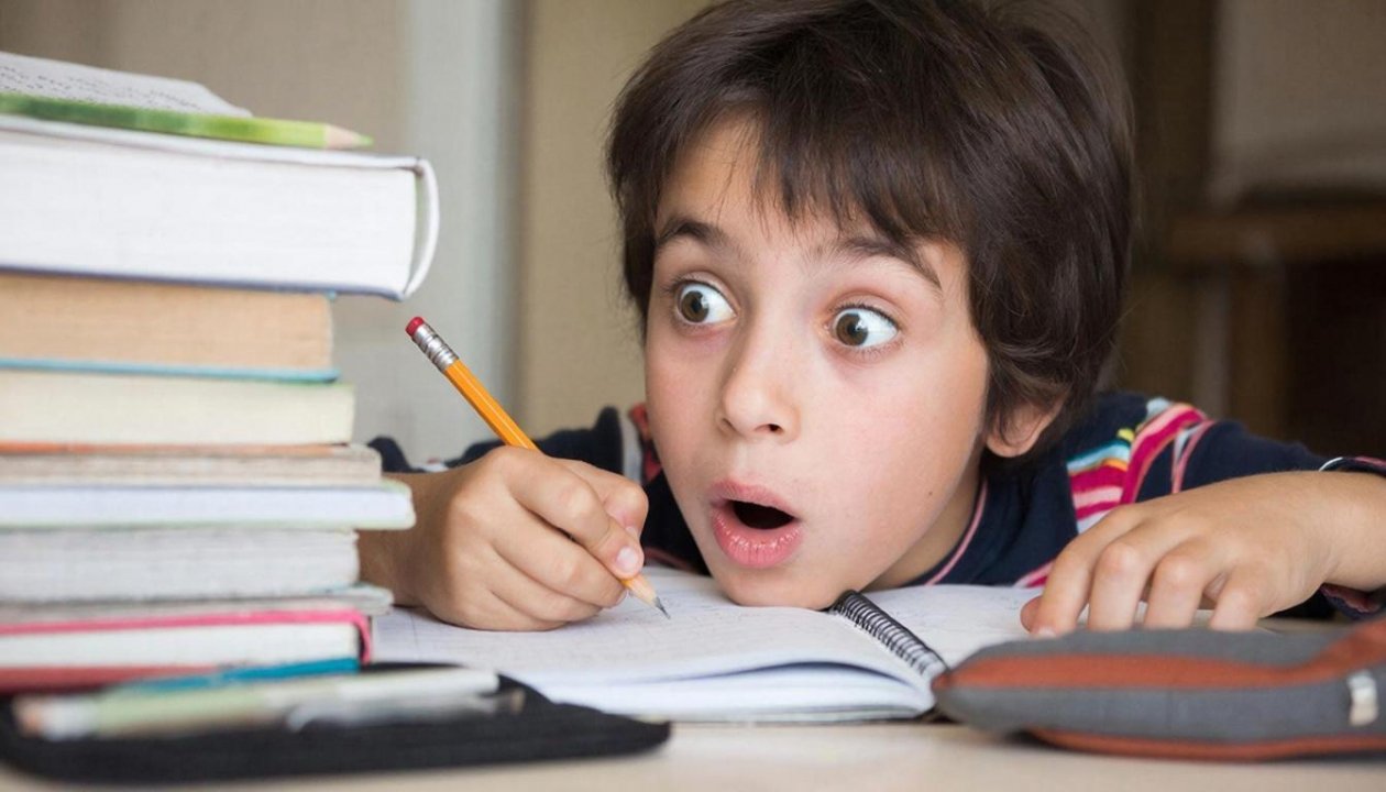 Еще никому не удалось набрать 8/8 верных ответов - ТЕСТ на школьные знания ИИ Kandinsky (18+)