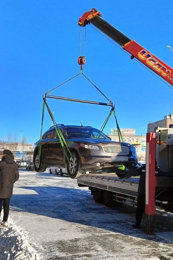 Infiniti FX 35 был выставлен на продажу новым владельцем - судебный пристав притворился покупателем пресс-служба УФССП России по Амурской области