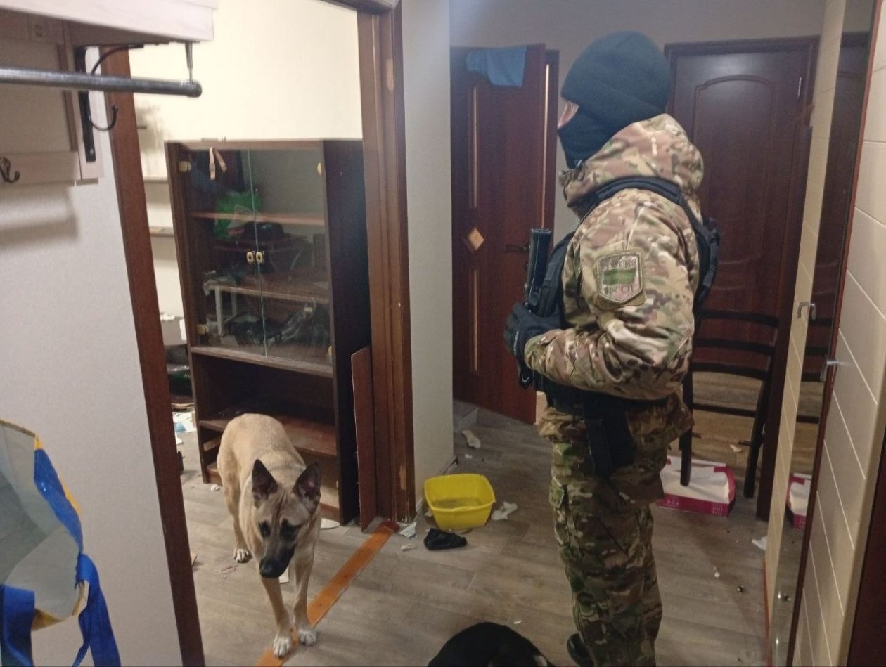 В Иркутске приставы освободили квартиру от хлама и бродячих собак Пресс-служба ГУФССП России по региону