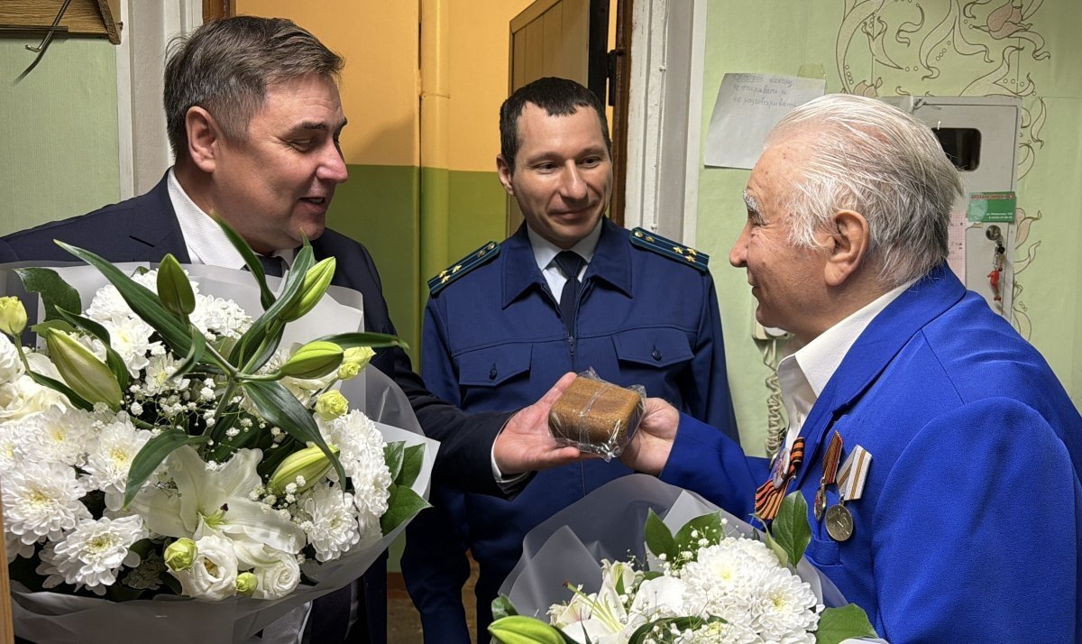 Вячеслава Соловьева и Веру Быковскую навестили прокурор и председатель Думы пресс-служба Думы УГО