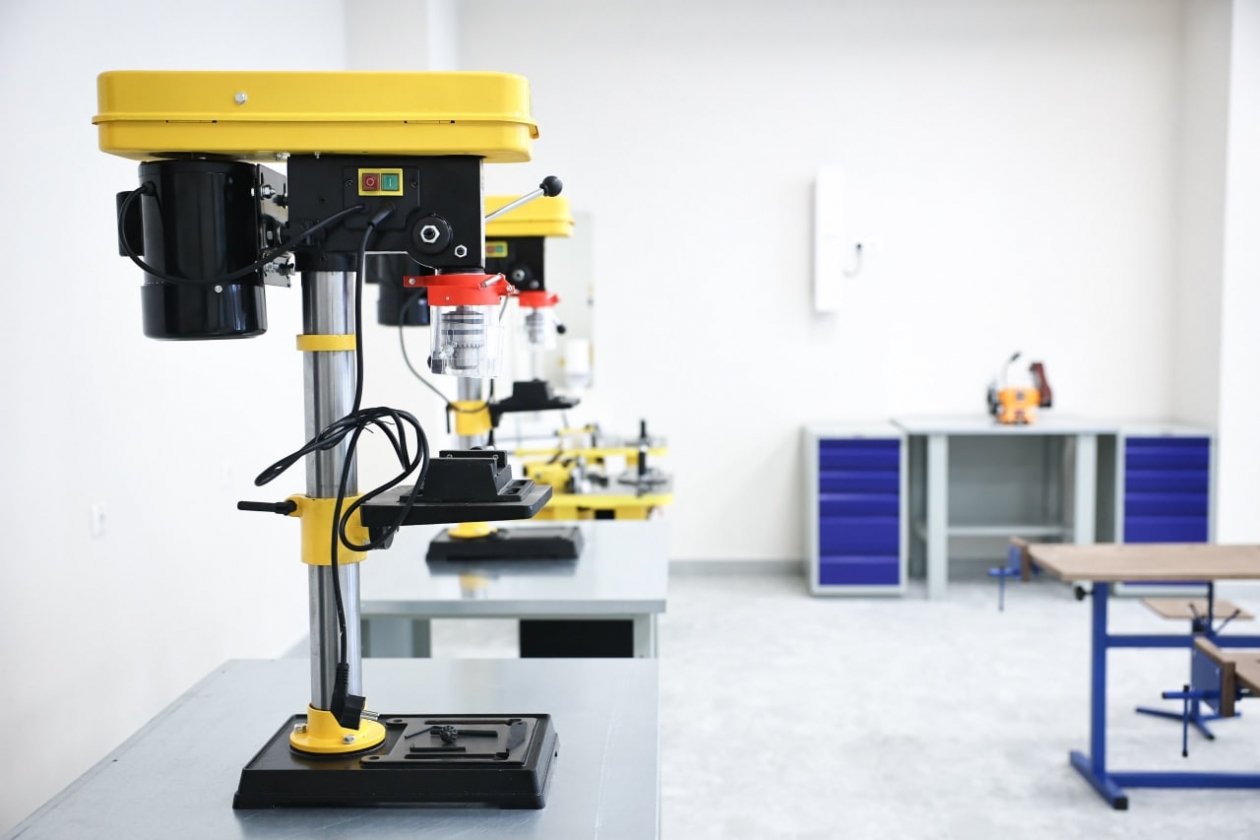 Сергей Кравцов: Новейшим оборудованием оснащены кабинеты ОБЗР и труда в 23 297 школах РФ Источник