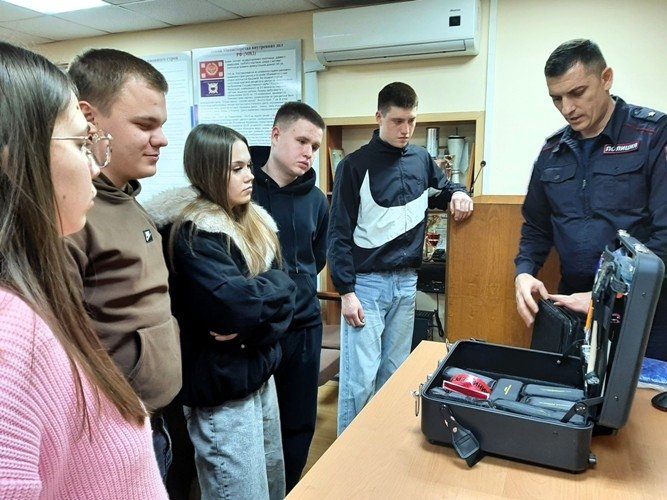 Будущие юристы ознакомились с работой оперуполномоченных и криминалистов пресс-служба УТ МВД России по ДФО, по материалам ЛО МВД России на ст. Уссурийск