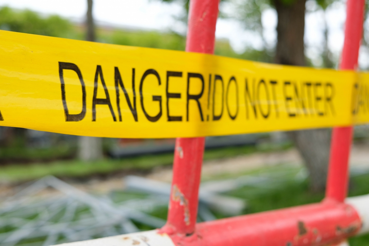 Сигнальная лента, безопасность Денис Таушканов, ИА SakhalinMedia