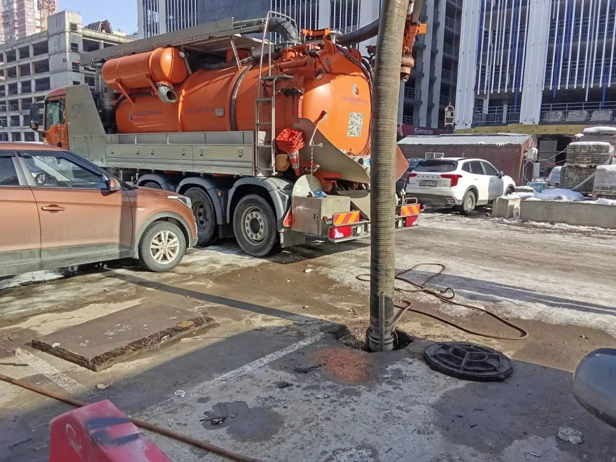 В Краснодаре устраняют крупный засор на коллекторе по улице Героев Разведчиков Росводоканал Краснодар