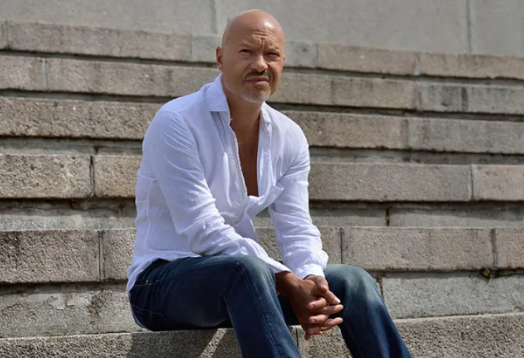 Тематическое фото Скриншот из кинофильма &quotПризрак&quot (6+)