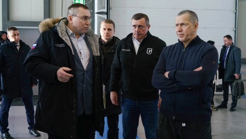 Юрий Трутнев на предприятии &quotСахалин Турбина Сервис&quot пресс-служба правительства Сахалинской области