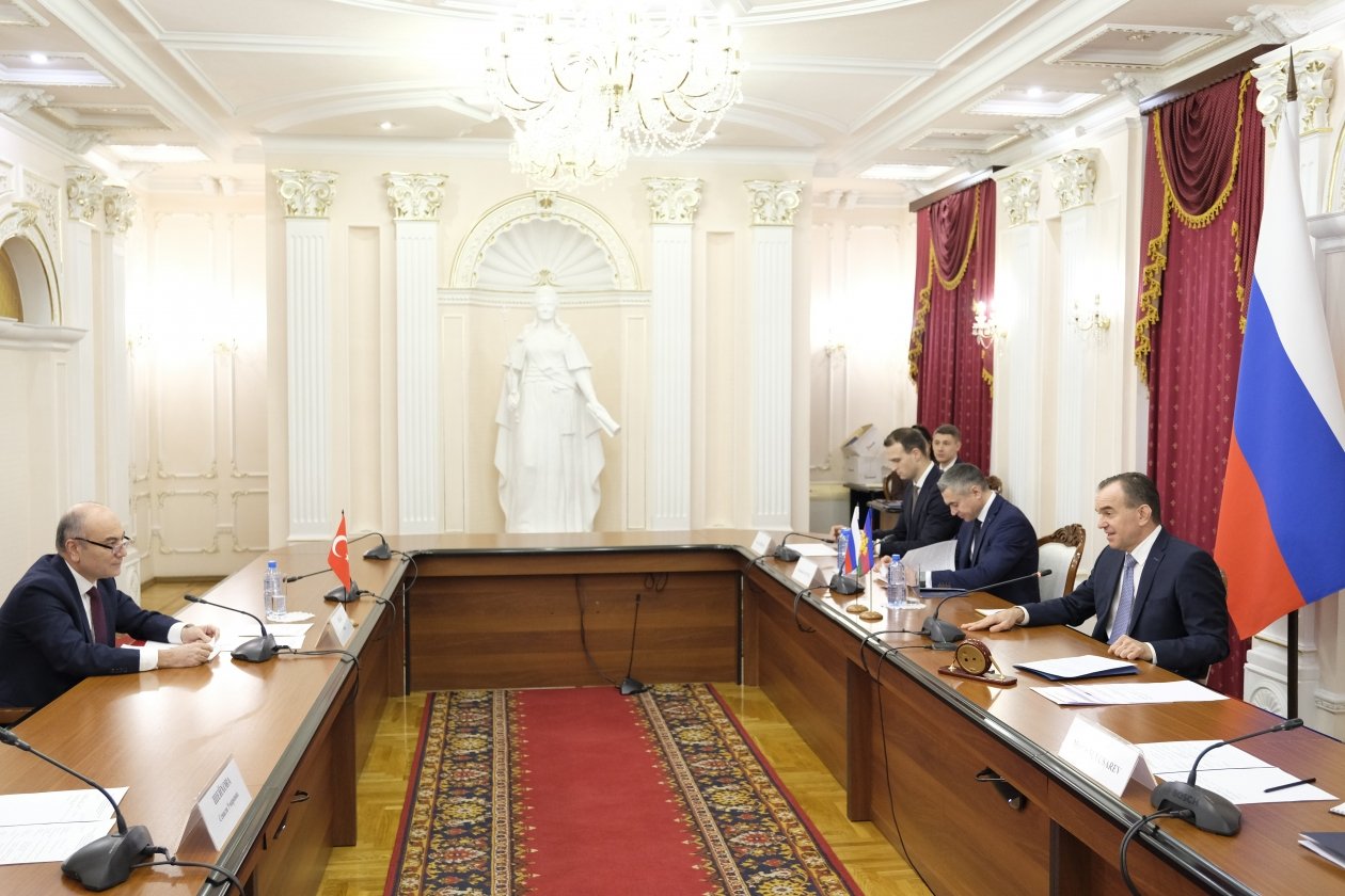 Укрепление экономических связей обсудили консул Турции с губернатором Кубани Пресс-служба администрации Краснодарского края