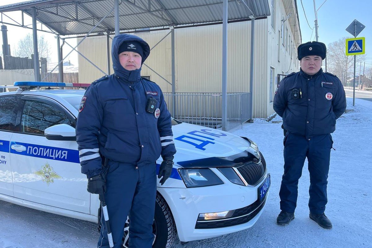 Автоинспекторы в Бурятии спасли пешехода от переохлаждения на дороге ГИБДД по Бурятии