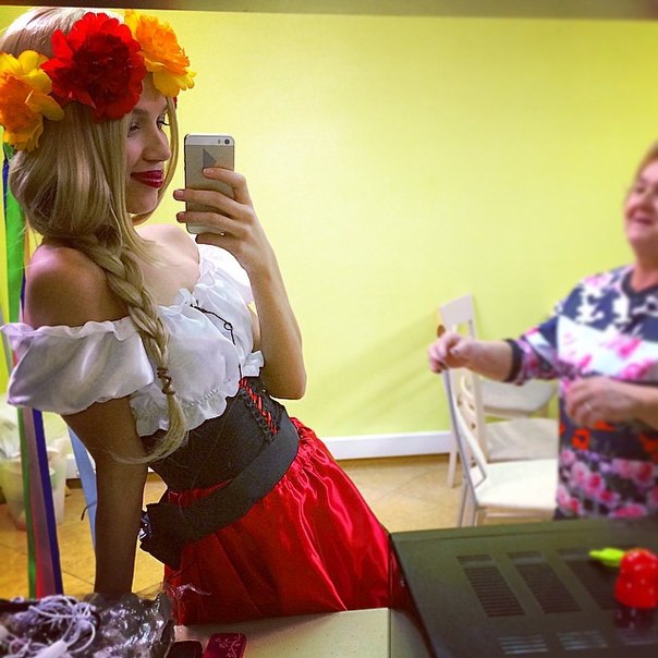 Участница "Дом-2" из Хабаровска: я уже привыкла к камерам в ванной комнате, Фото с места события из других источников