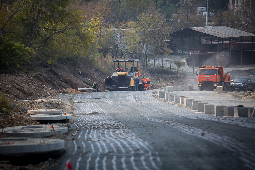 Днепровскую начали асфальтировать, Фото с места события собственное