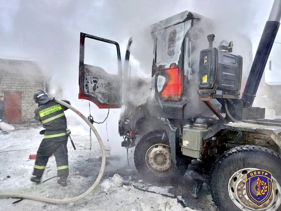 Грузовик HOWO SINOTRUK загорелся в Февральске Амурский центр ГЗ и ПБ
