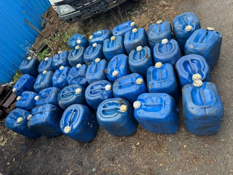 Канистры с похищенным топливом пресс-служба УТ МВД России по ДФО, по материалам ЛО МВД России на ст. Уссурийск