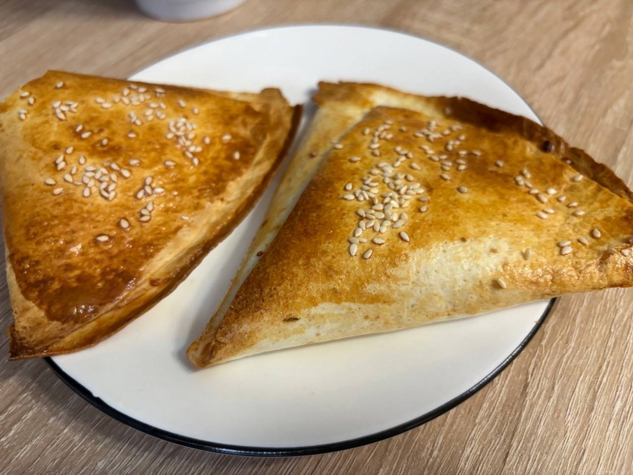 Хрустящие конвертики за 15 минут: как раз на холодный февраль - на перекус в офис ИА KrasnodarMedia