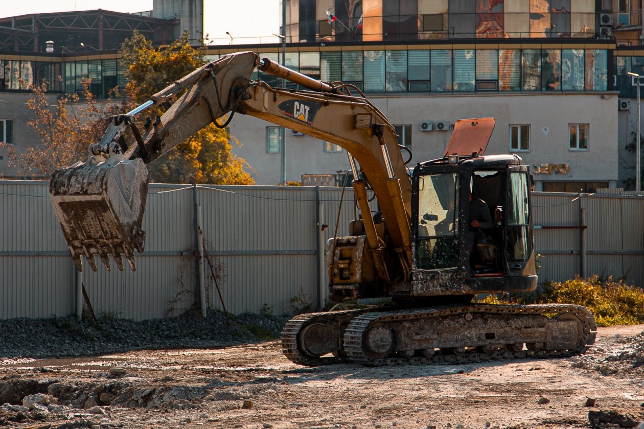 Стройка, экскаватор Илья Аверьянов, ИА PrimaMedia.ru