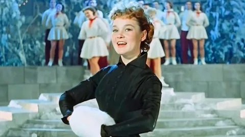 Попробуйте вспомнить сюжет культового фильма Эльдара Рязанова кадр из фильма &quotКарнавальная ночь&quot (12+), 1956 год