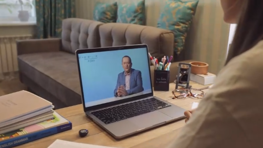 Полина Мирсанова за учёбой Кадр из видео