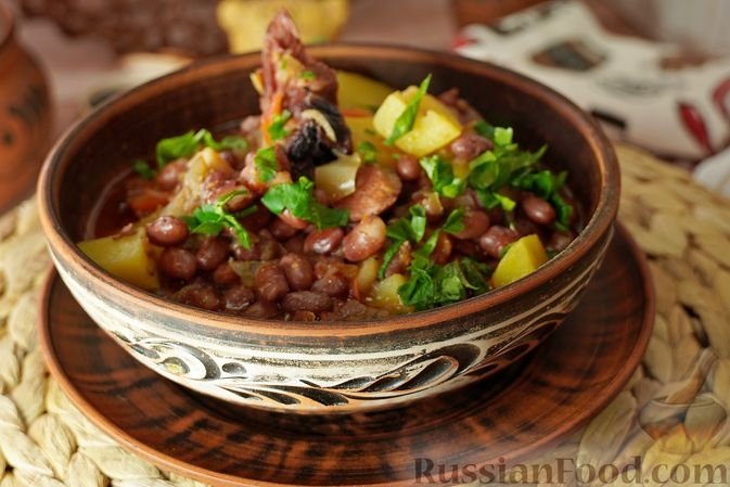 Венгерский гуляш с фасолью: сытное, насыщенное и ароматное блюдо - используются 3 вида мяса russianfood.com