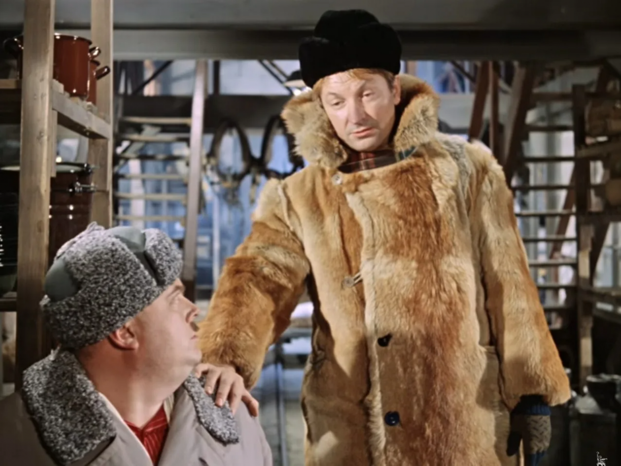 &quotА где бабуля? Я за нее!&quot. Хитрые ребусы на знание любимых героев из фильмов Гайдая Кадр из фильма (6+)