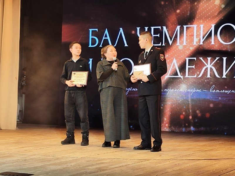 В Нюрбинском районе учредили стипендию имени Татьяны Васильевой для юных лидеров Айталины Камиловой