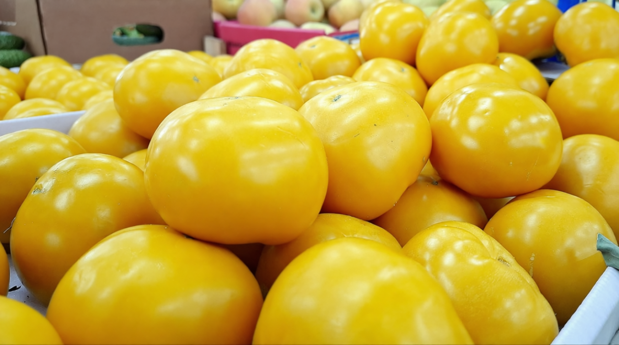 Посадила 1 сорт и буквально завалена мясистыми желтыми томатами: сочные сахарные плоды по 250 граммов Qwen