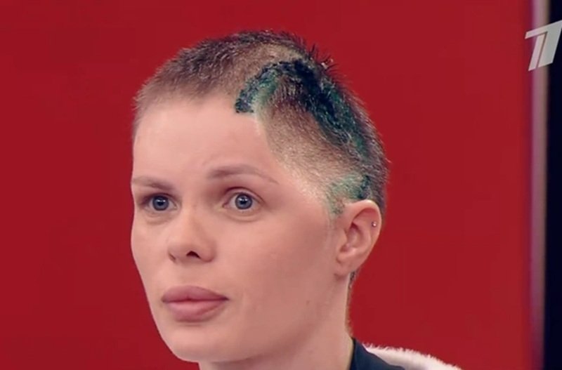 Защита избитой кубанской модели опровергла слухи о примирении с экс-бойфрендом Скриншот видео Первого канала