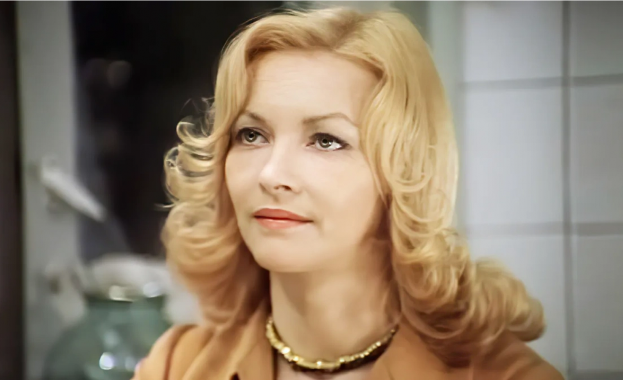 Кадр из фильма &quotИрония судьбы, или С лёгким паром!&quot (0+)