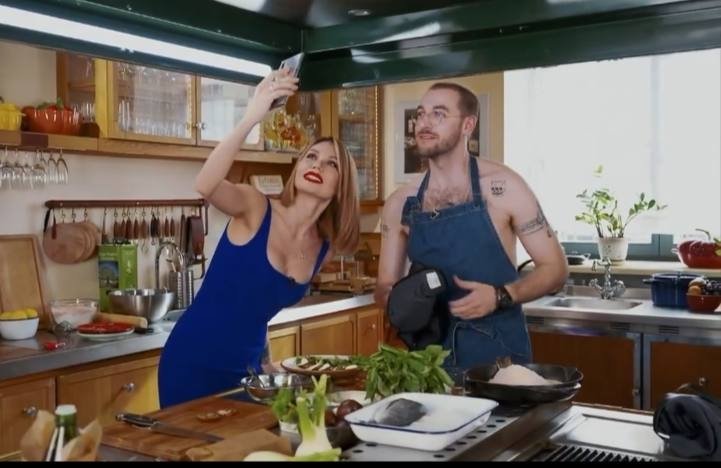 Скриншот из шоу &quotДерзкая готовка&quot (16+) Соцсети знаменитостей