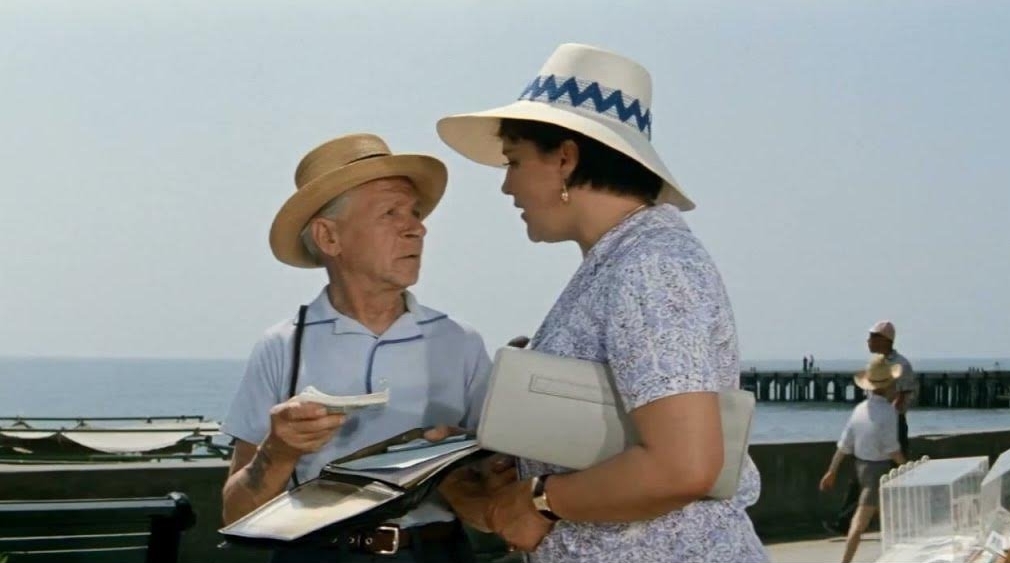 Угадайте 5/5 советских комедий по 1 фразе: кто не справится - отключим газ Кадр из фильма &quotБриллиантовая рука&quot (12+)