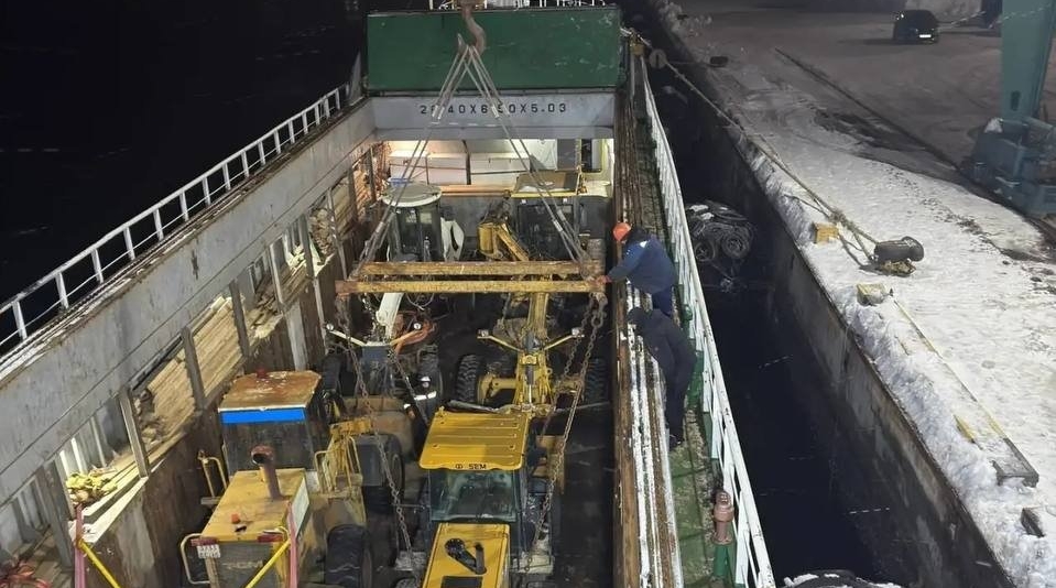 Сахалинская снегоуборочная техника прибыла на Камчатку пресс-служба министерства транспорта и дорожного хозяйства Сахалинской области