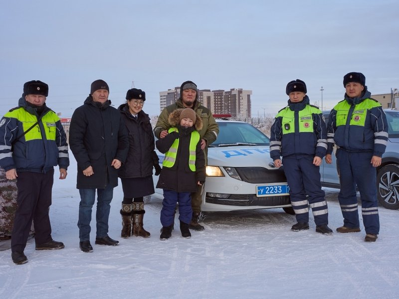Семья полицейских из Якутии исполнила мечту 9-летнего Саяна МВД России по РС (Я)