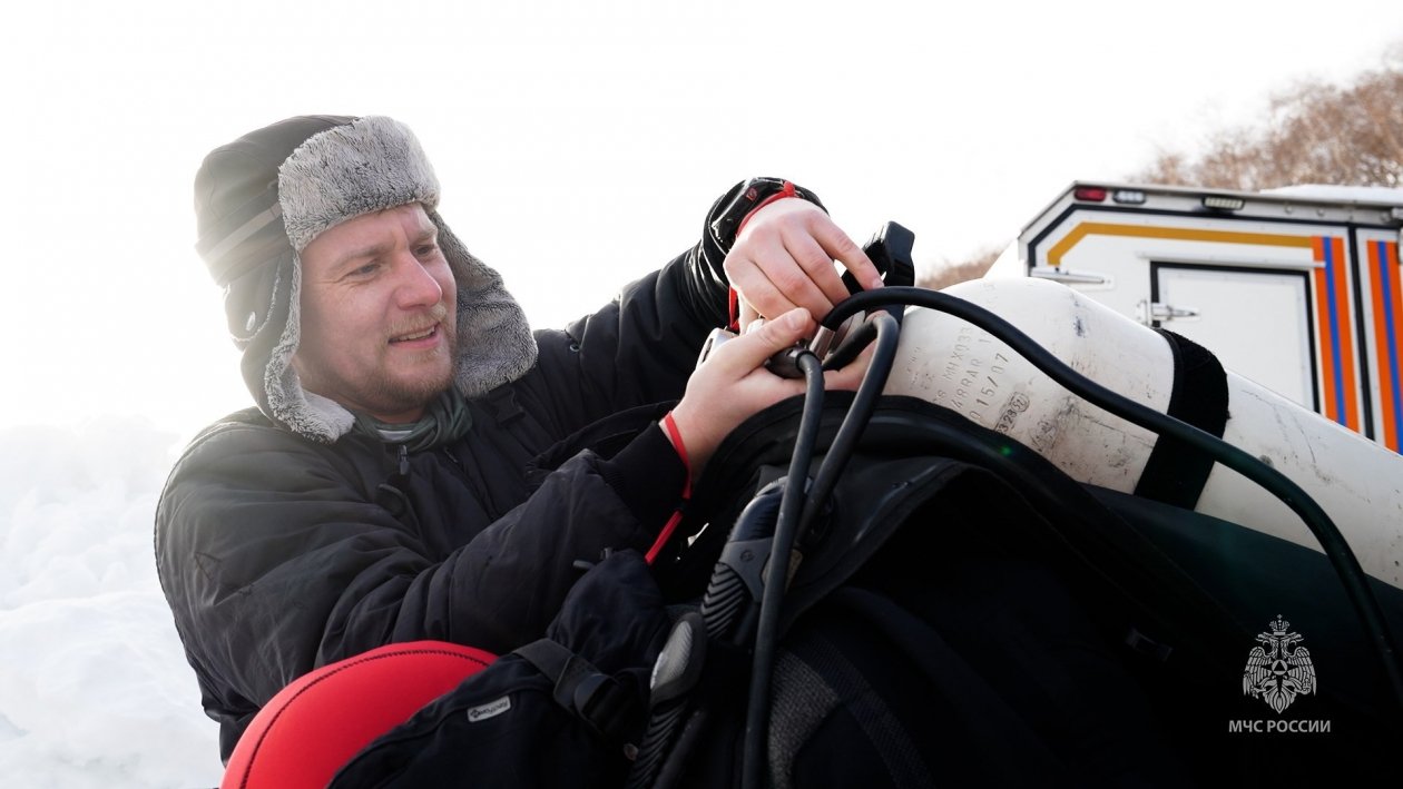 Подготовка к погружению пресс-служба ГУ МЧС России по Камчатскому краю