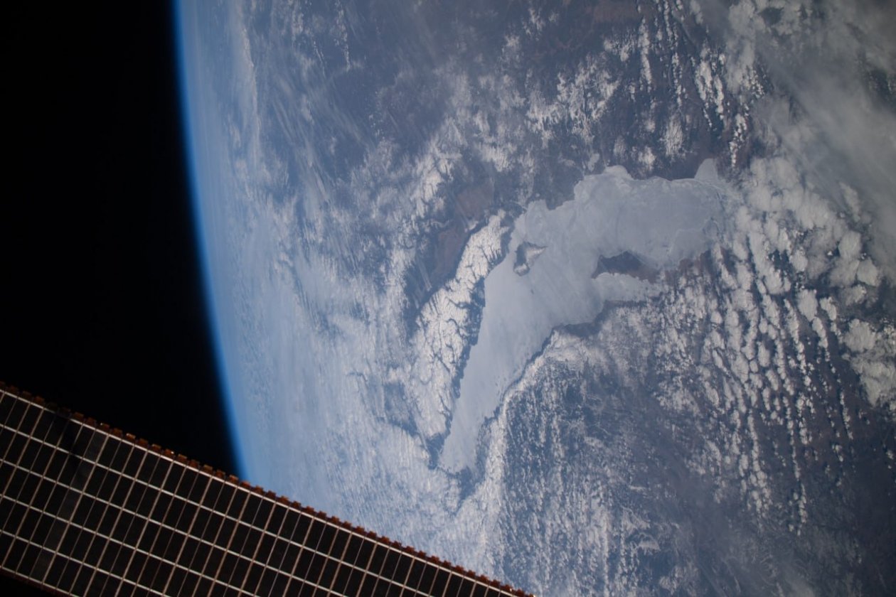 Космонавт Сергей Кудь-Сверчков сделал впечатляющие снимки Байкала из космоса Тг-канал (18+) Роскосмоса