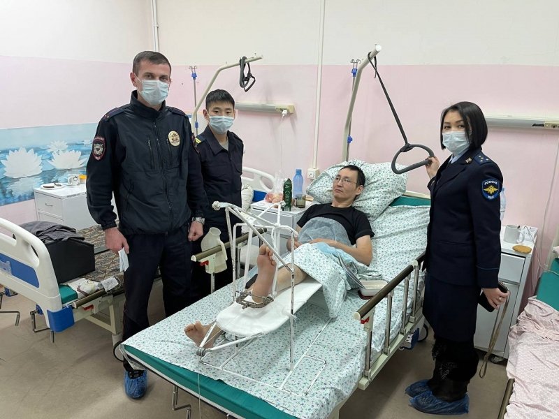 Полицейские помогли жителю Якутска, сломавшему ногу МВД России по РС (Я)