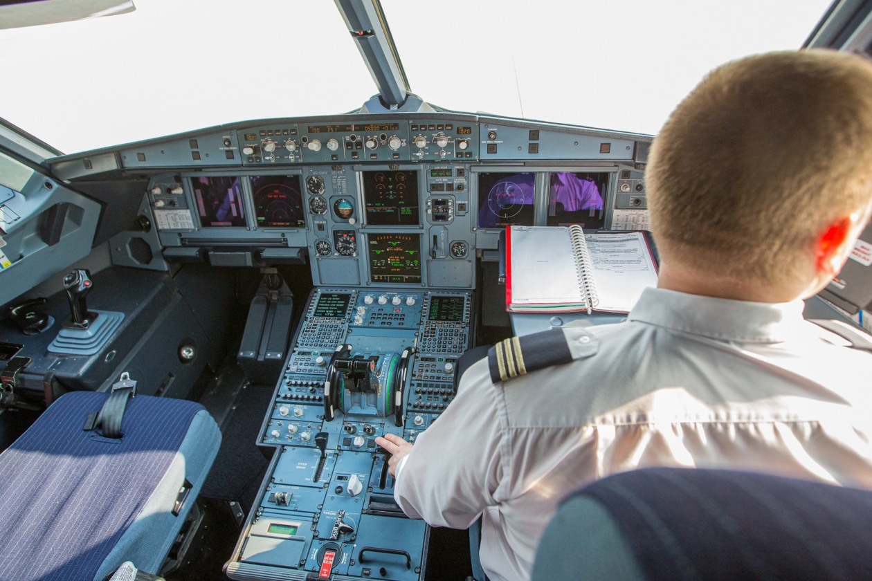 Самолет, пилот, кабина, авиакомпания, рейс, кабина пилота Мария Смитюк, ИА PrimaMedia
