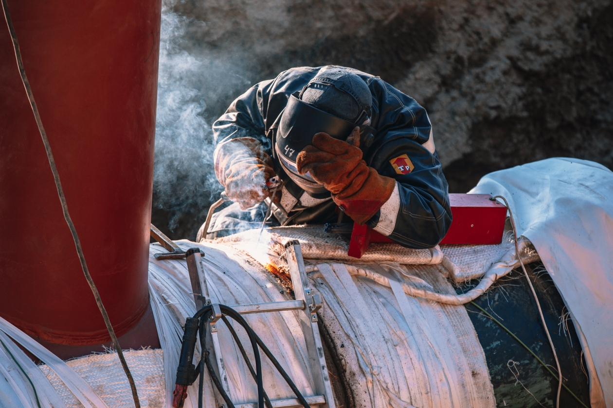 Газ, газоопасные работы, сварка, сварщик, трубы, газопровод Илья Аверьянов, ИА PrimaMedia