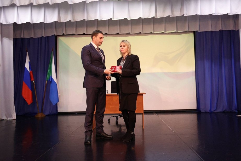 Дмитрий Демешин передал орден Мужества семье участника СВО Федора Иващука Антон Шевченко