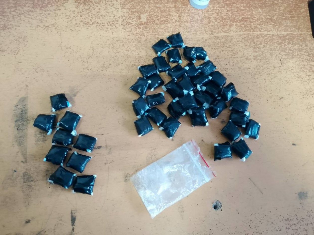 В Иркутске полицейские задержали ранее судимого мужчину с крупной партией наркотиков ГУ МВД России по региону