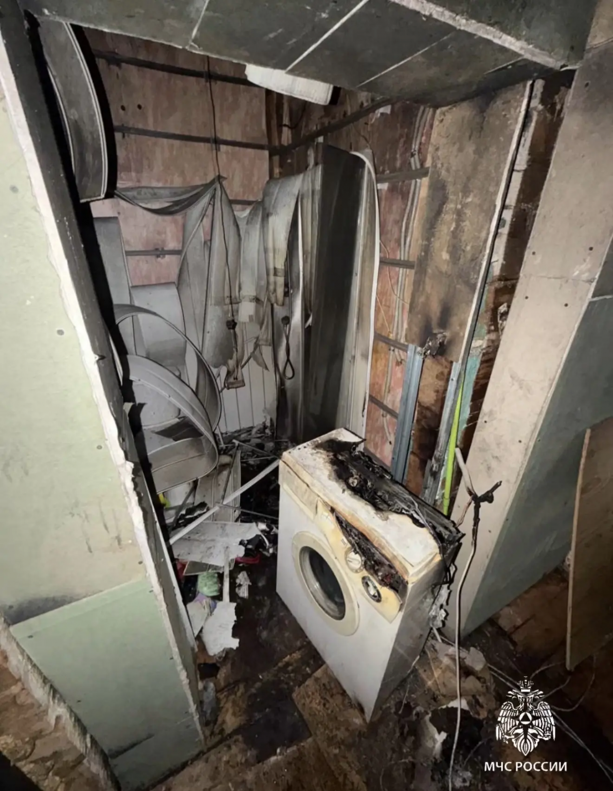 Стиральная машинка загорелась в квартире иркутской многоэтажки МЧС по Иркутской области