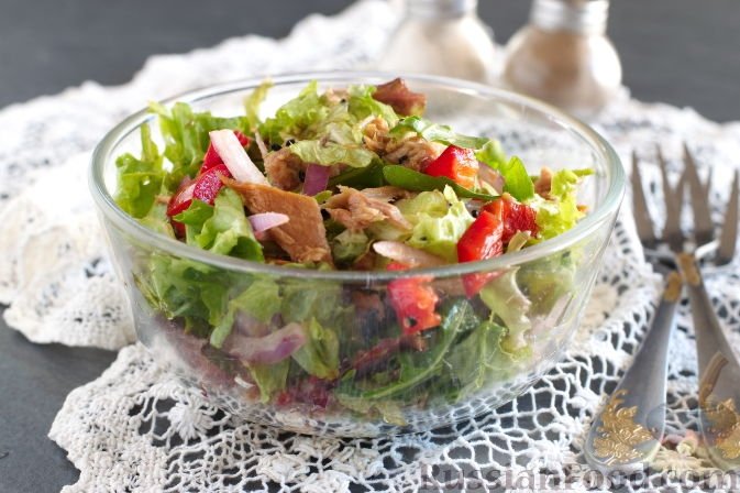 10 минут и готово: овощной салат с консервированным тунцом, кунжутом и соевым соусом russianfood.com