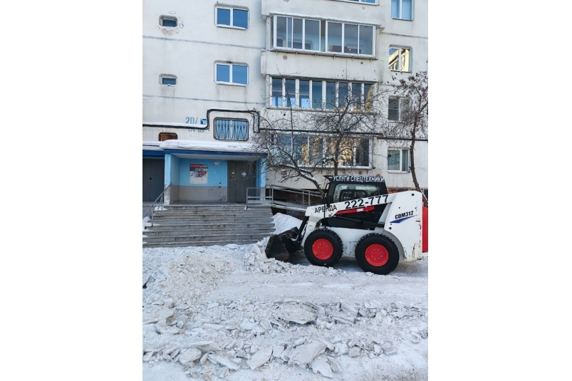 В Свердловском районе Иркутска усилили работы по очистке крыш МКД от снега  Пресс-служба администрации Иркутска