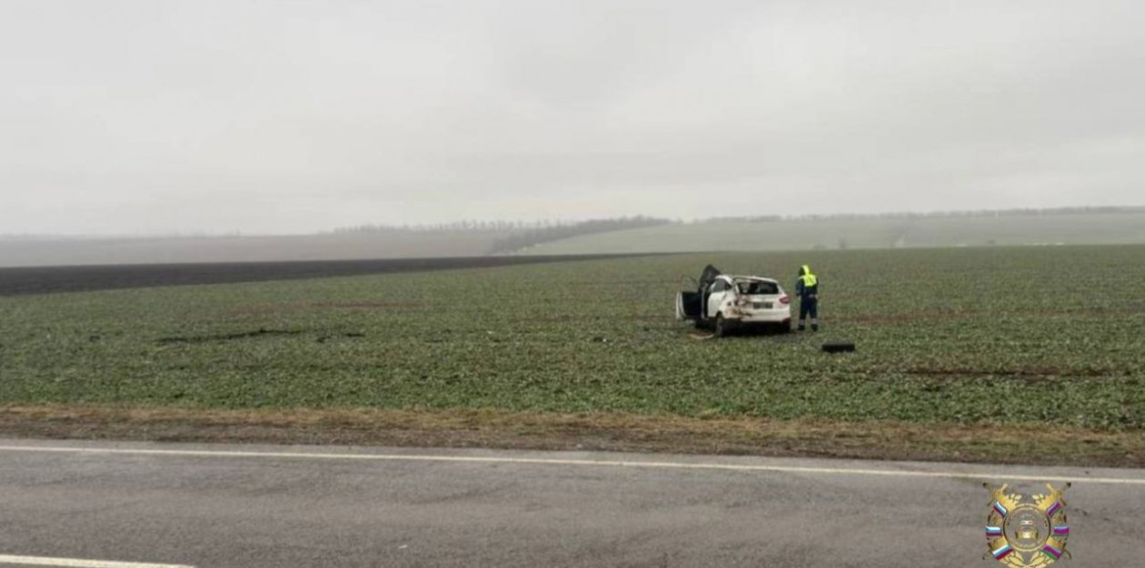Девушка погибла при опрокидывании легковушки из-за гололеда на Кубани t.me/gibdd123region