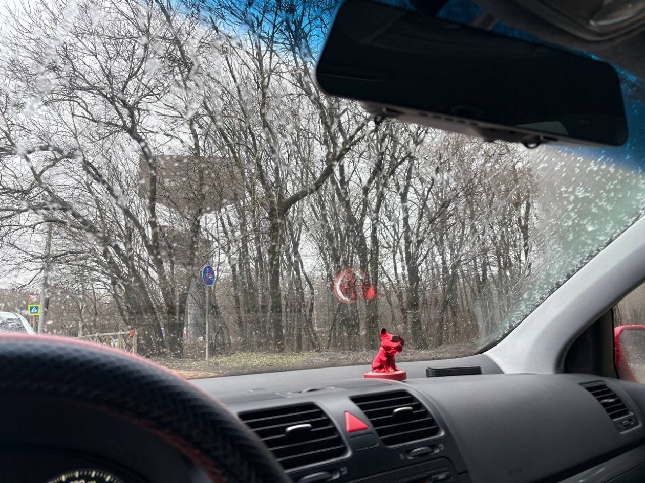 Даже в сильный дождь лобовое сухое - берем 1 средство из мужской косметички ИА KrasnodarMedia