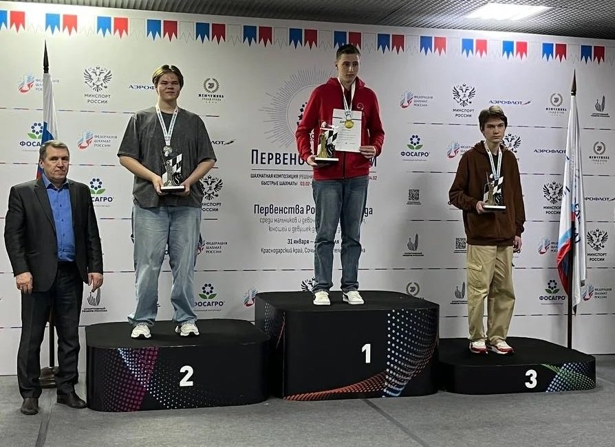 Егор Макаров (слева) пресс-служба министерства спорта Сахалинской области